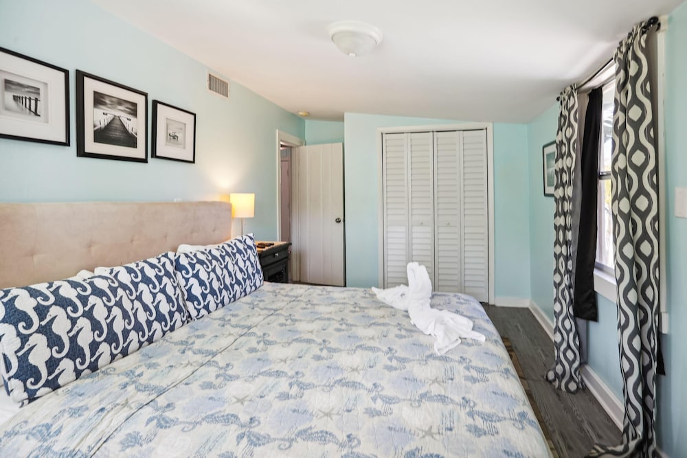 House, Multiple Beds (Beach Life 2) photo 3