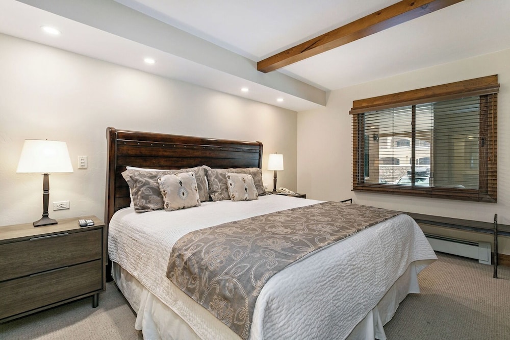 Condo, 2 Bedrooms 2 Bathrooms (Platinum 1000 Square Foot Condominium) - Photo 2