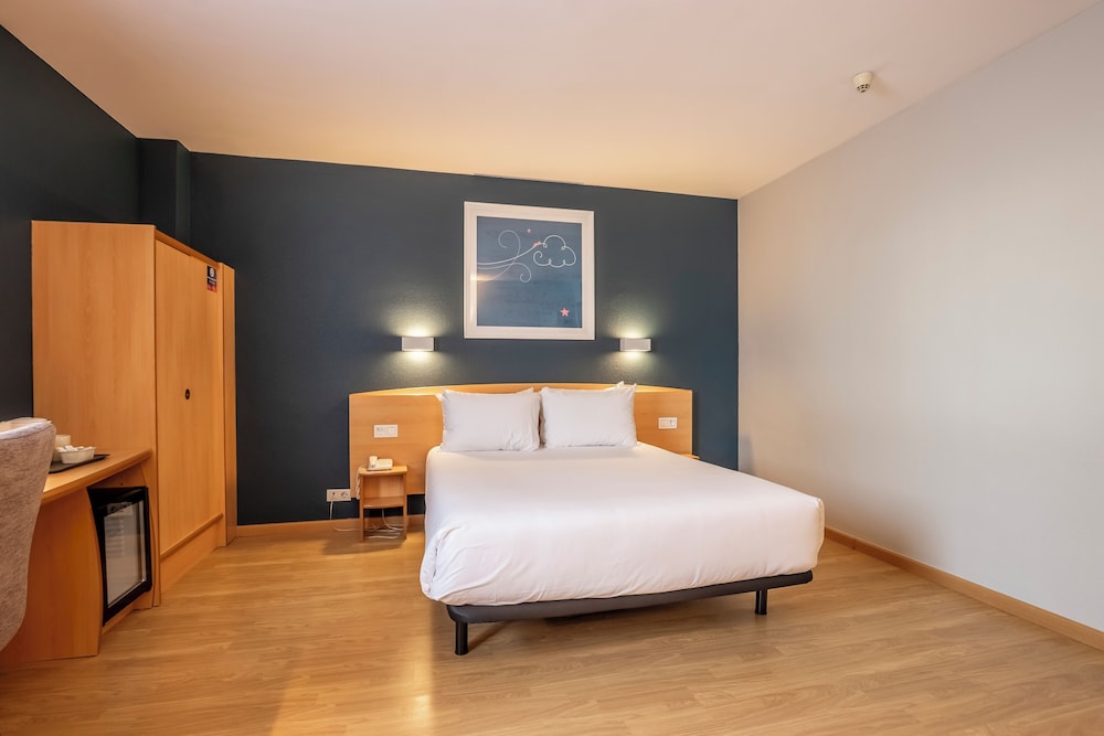 Room - Photo 3