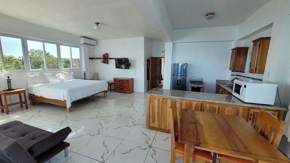 New Penthouse Suite: Room 19