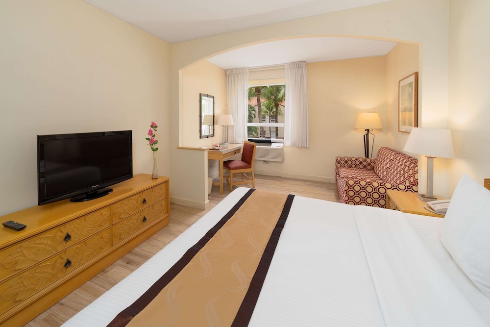 Standard Room, 1 King Bed, Non Smoking - Photo 20