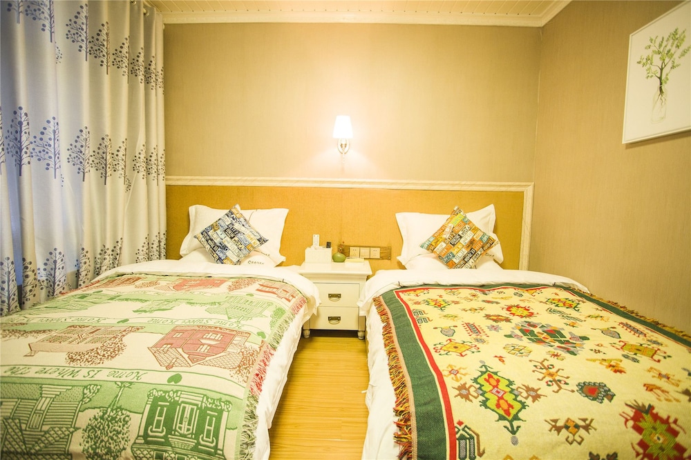 Standard Room, Balcony, Courtyard View