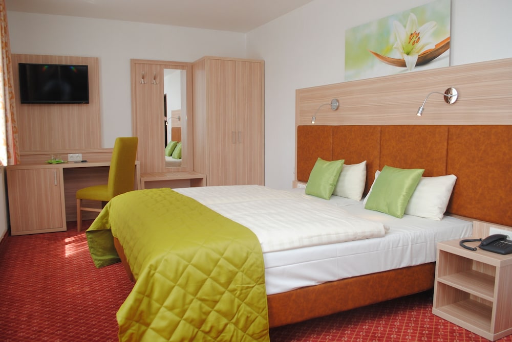 Economy Double Room, 2 Twin Beds, Non Smoking photo 1