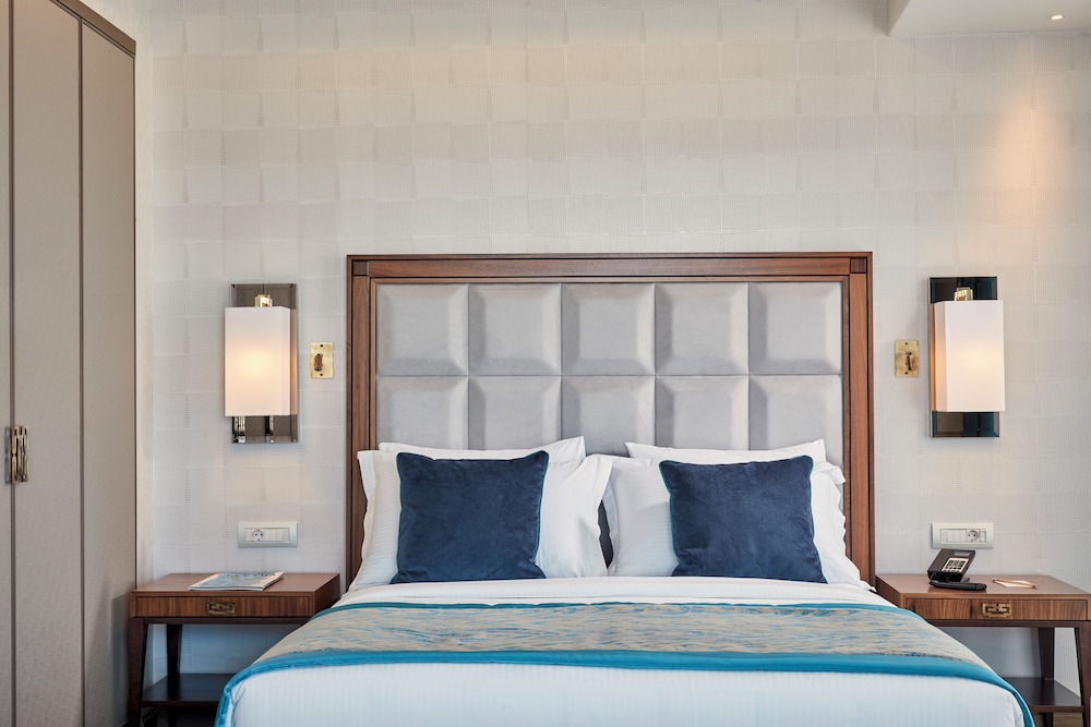 Suite, Balcony