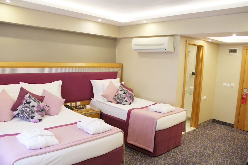 Triple Room, 3 Twin Beds photo 3