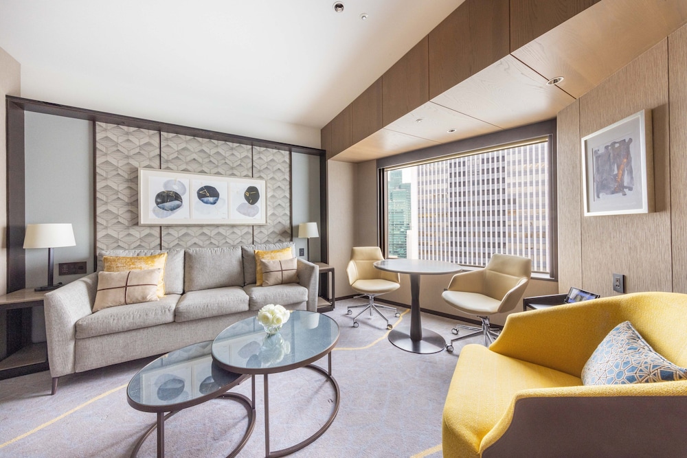 Suite, 1 King Bed, Club Lounge Access (Tori)