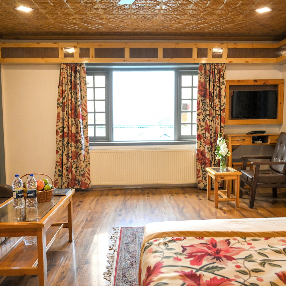 Presidential Suite, 1 King Bed, Lake View