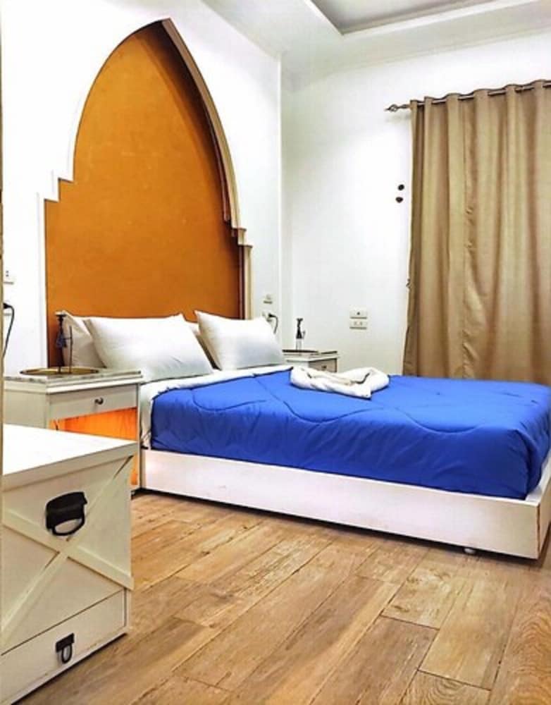 Double Room, 1 Double Bed, Private Bathroom - Photo 1