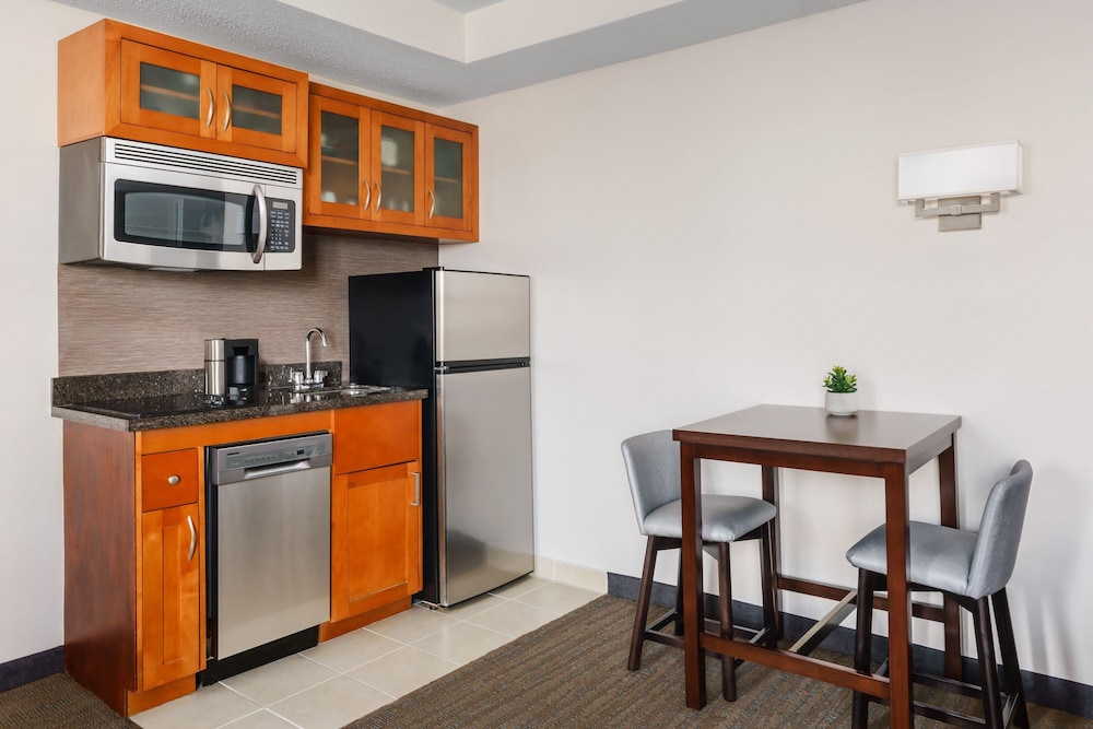 Suite, 1 Bedroom - Photo 5