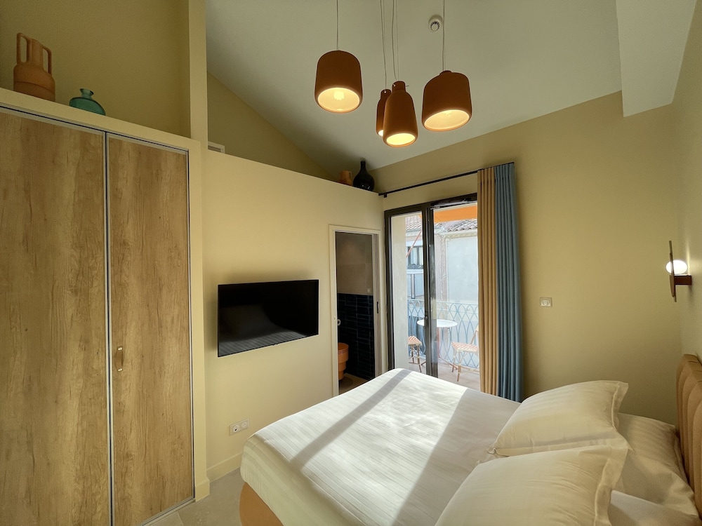 Standard Room, 1 Queen Bed, Canal View