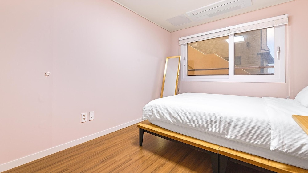 Basic Room, 1 Bedroom (201) - Photo 3