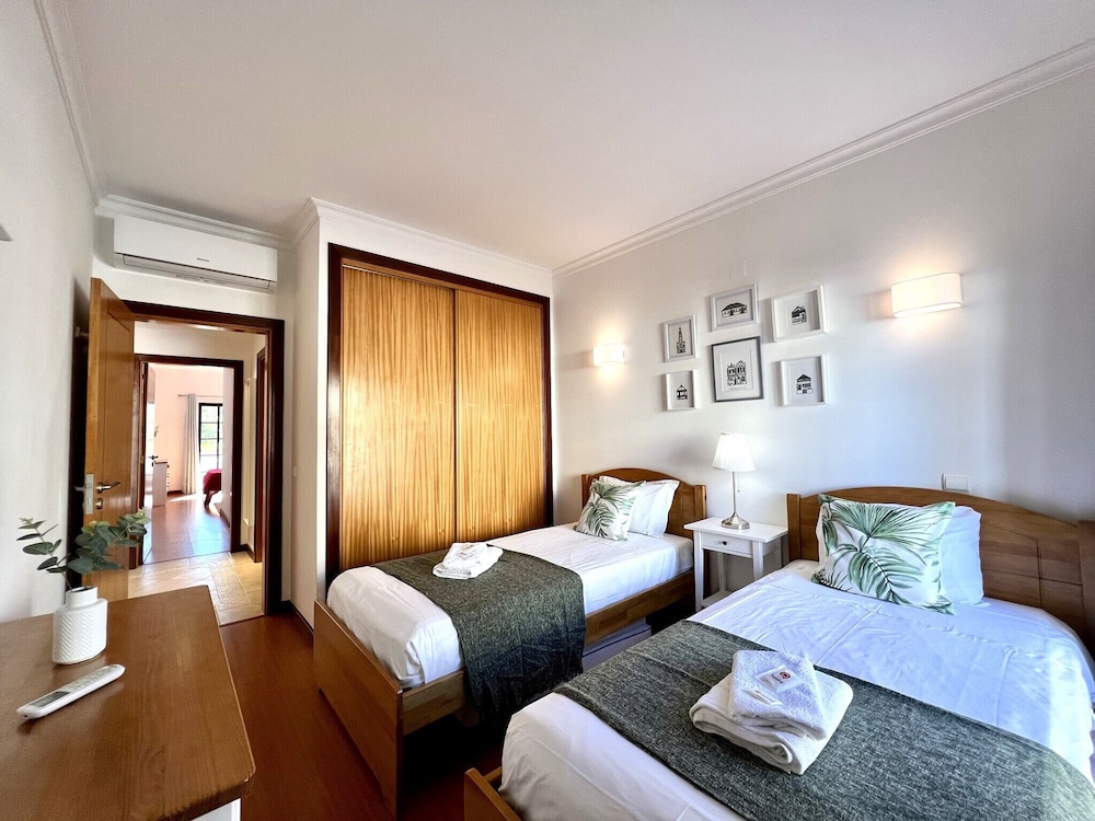 Apartment, 2 Bedrooms, Pool Access photo 1
