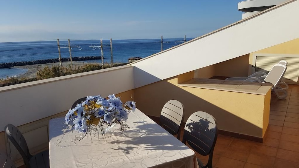 Standard Apartment, Annex Building