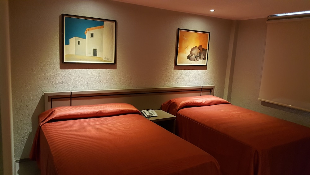 Superior Double Room, 2 Double Beds, Ensuite - Photo 1