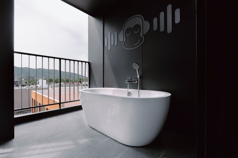 Deluxe Twin Bathtub Balcony