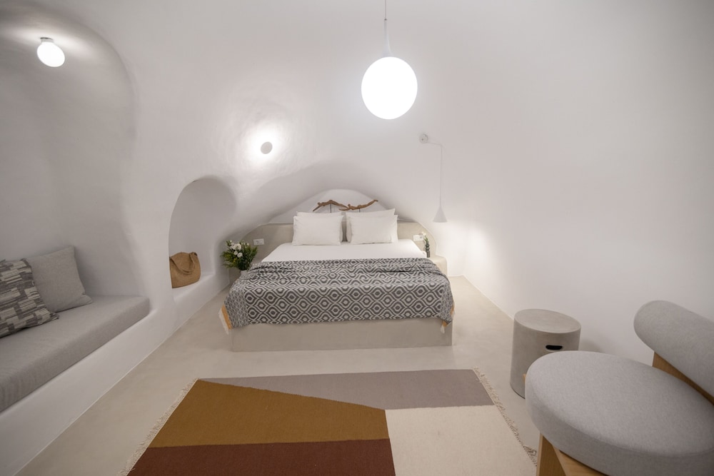 Romantic Apartment, Ensuite, Sea View (Theodora)