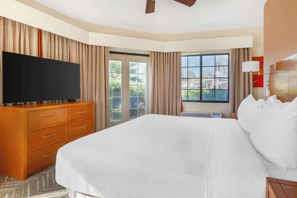 2 BEDOOM 2 KING SUITE HEARING ACC RI SHWR photo 3