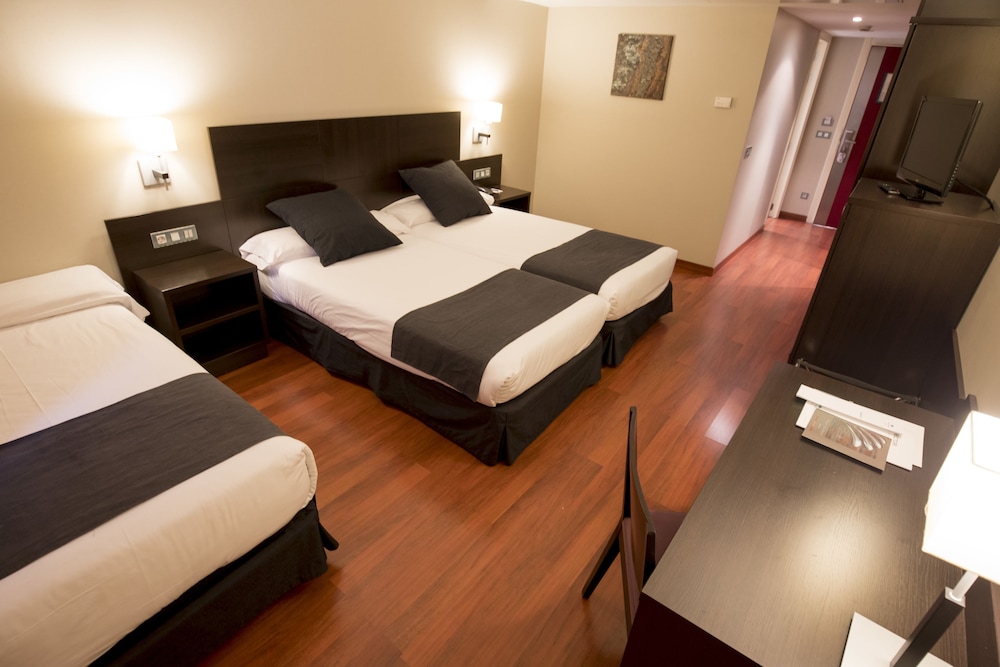 Triple Room, 2 adults and 1 child photo 2