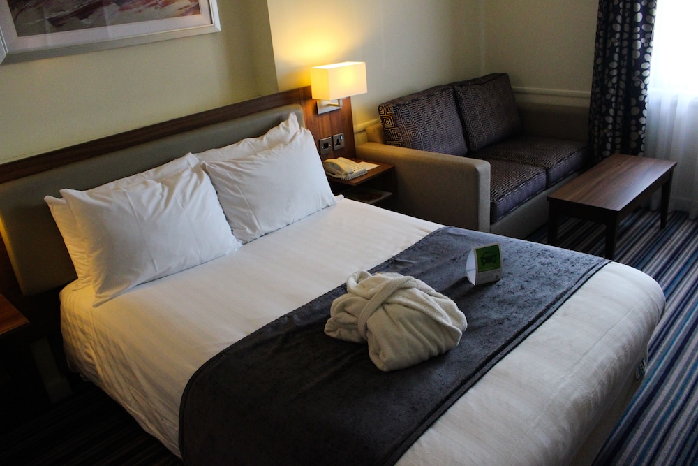 Standard Room, 1 King Bed with Sofa bed - Photo 7