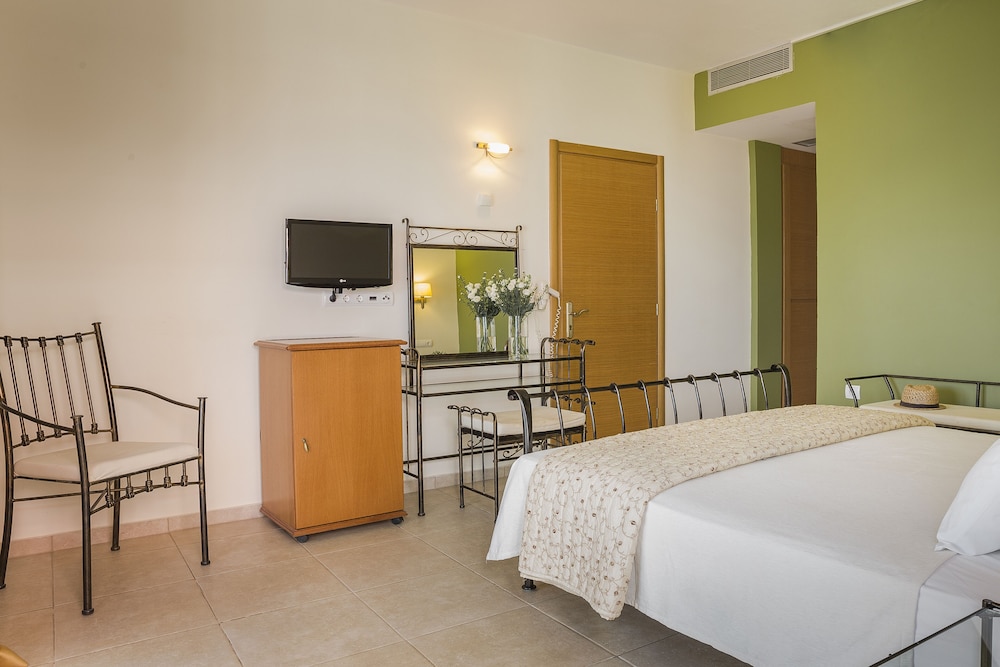 Standard Double Room - Photo 3