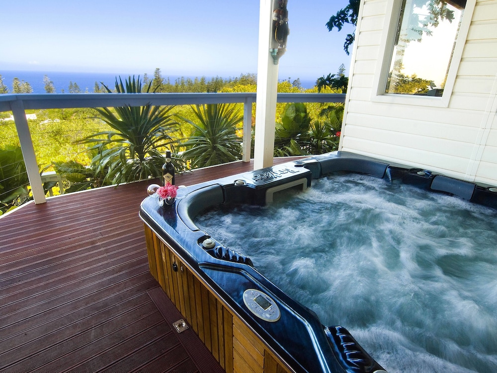 Exclusive House, 5 Bedrooms, Hot Tub, Ocean View