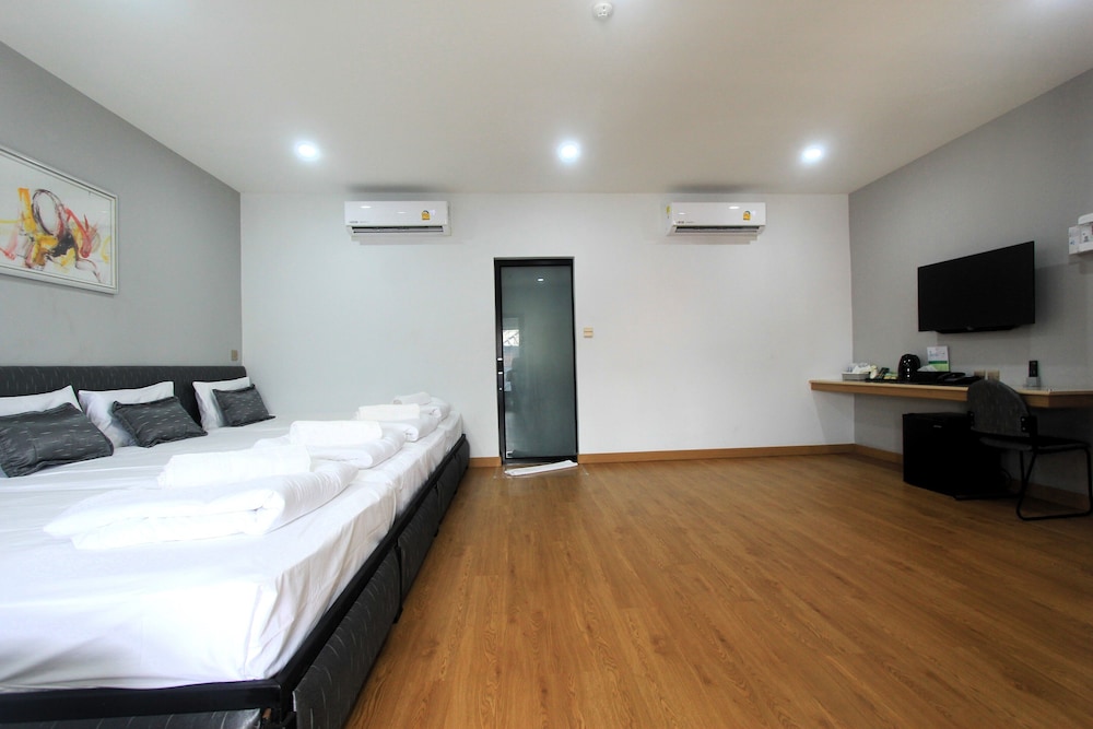 Family Room - Photo 14
