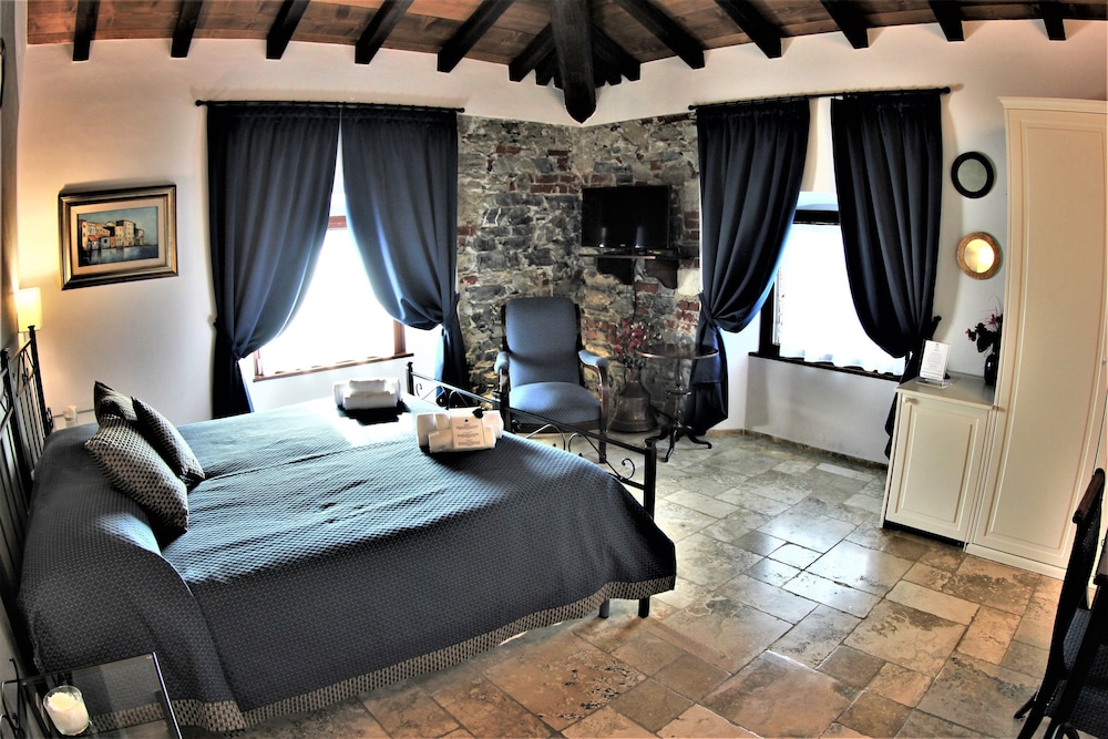 Deluxe Double or Twin Room, Lake View (Menaggio)
