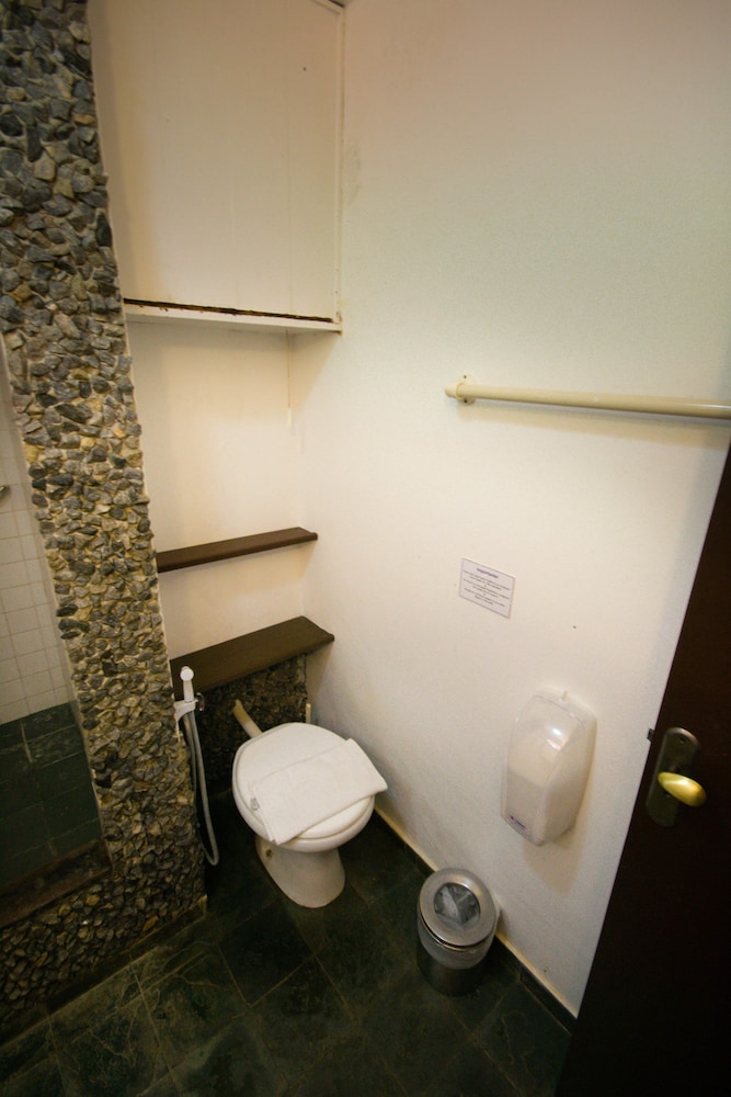 Comfort Room - Photo 2