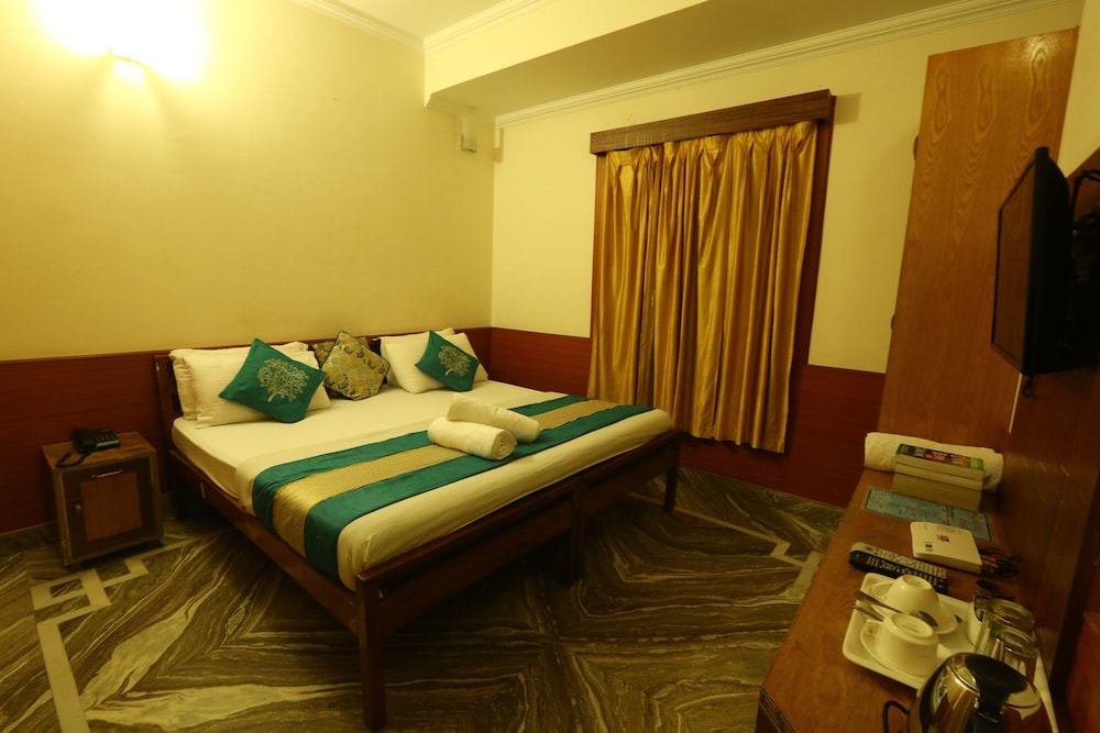 Basic Double Room, 1 Queen Bed