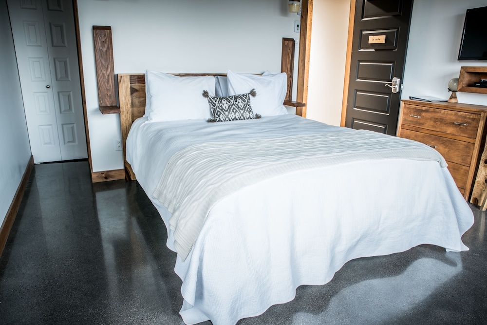 Room, 1 Queen Bed (Cache)