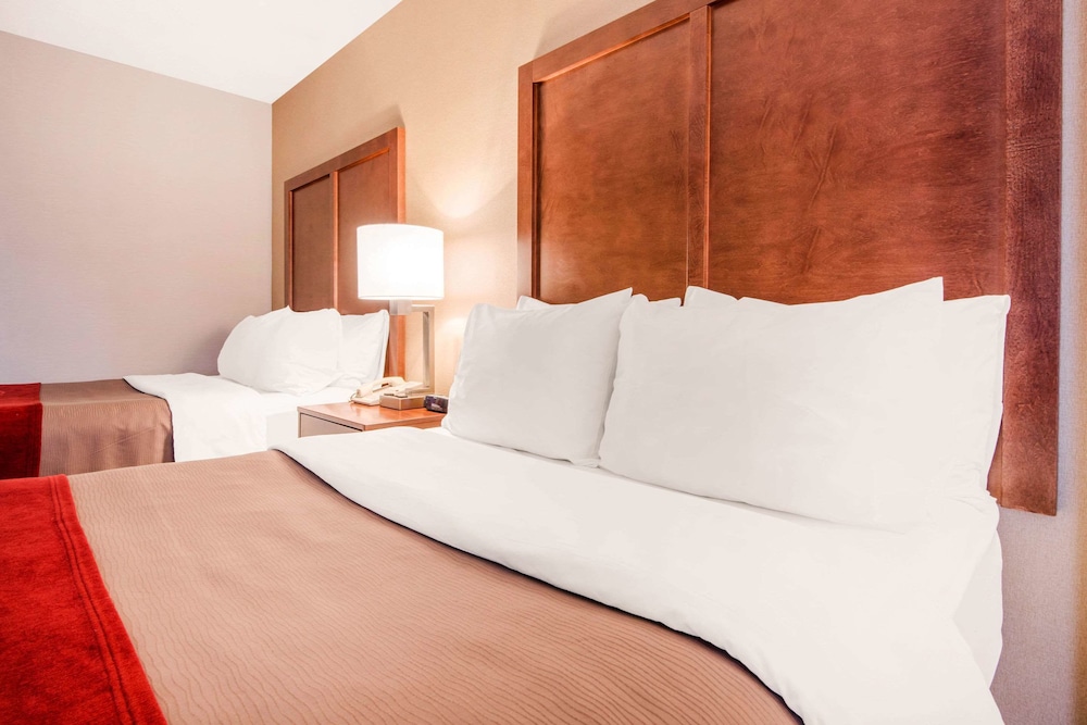 Suite, Multiple Beds, Non Smoking - Photo 4