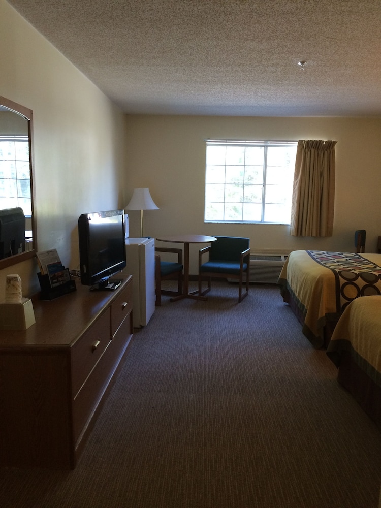 Standard Room, 2 Queen Beds (Standard room two queen beds) photo 3