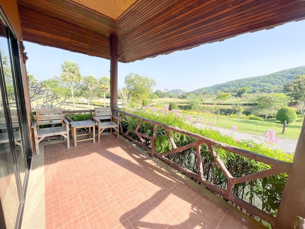 Village Room with King Bed photo 3