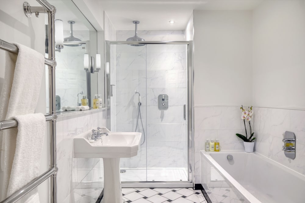 Crescent Superior Room- includes spa access - Photo 3