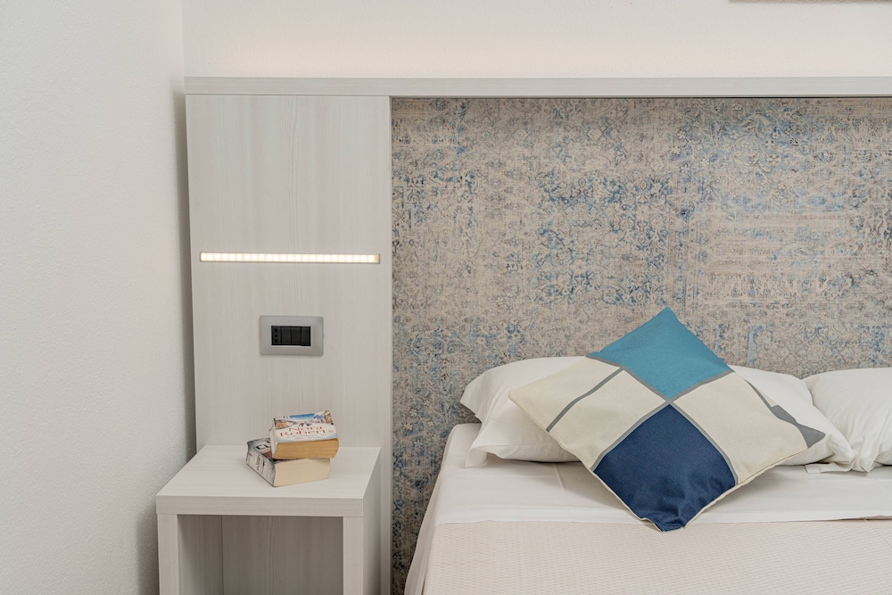 Deluxe Room, Hot Tub, Sea View - Photo 9