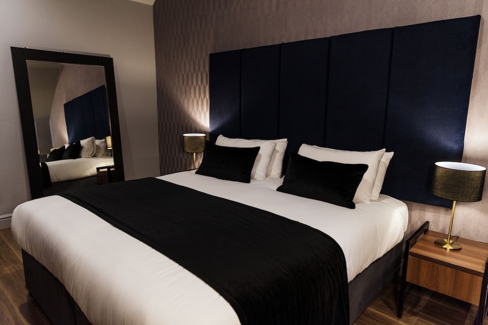 Deluxe Double Room, 1 Bedroom, Garden View (Juliet Balcony) photo 2