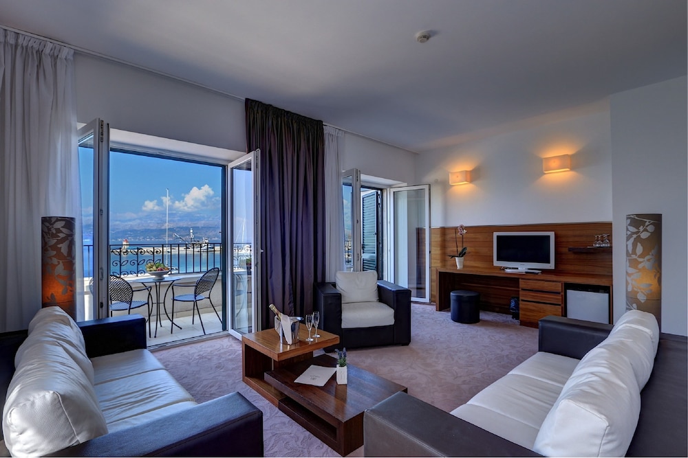 Family Suite, 1 Bedroom, Sea View (2 Adults + 2 Children) photo 1