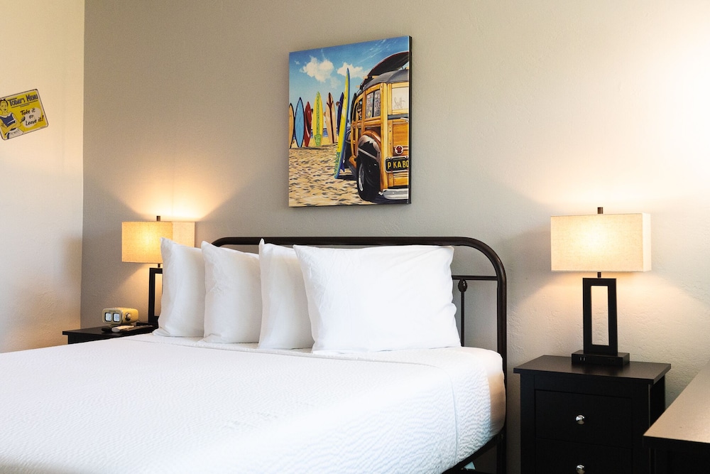 Studio Suite, 1 Queen Bed, Pool View photo 1