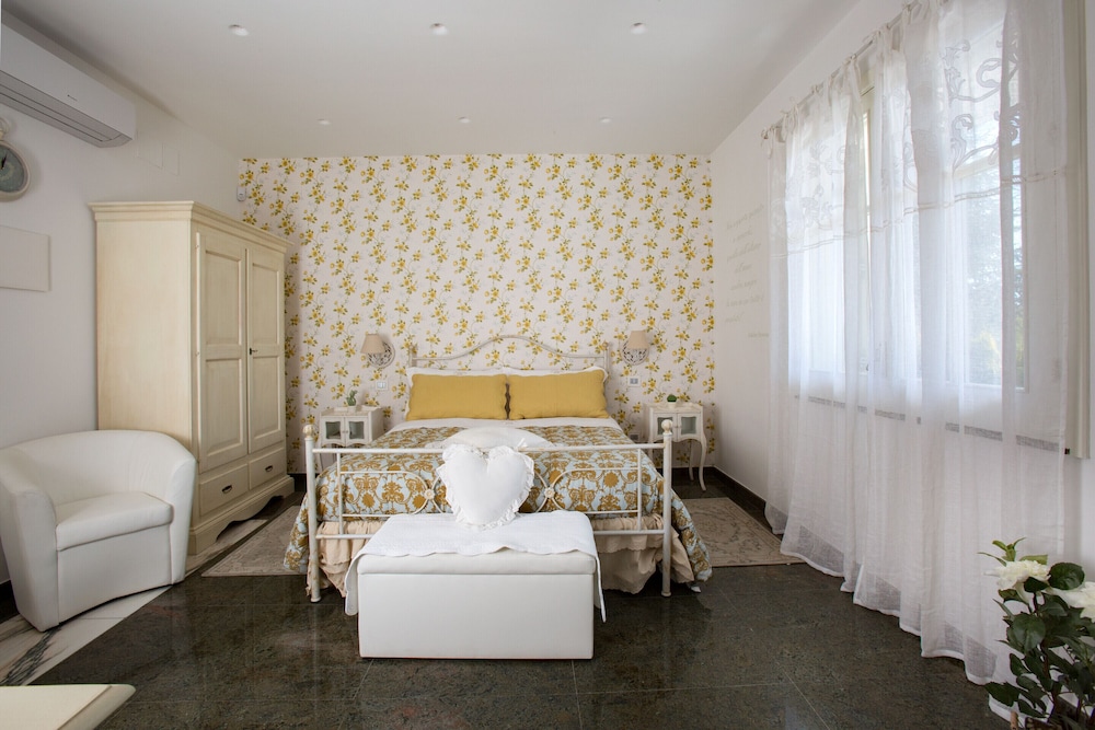 Classic Double Room, 1 Bedroom, Private Bathroom, Garden View