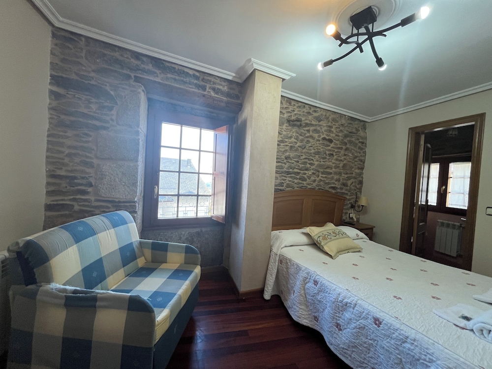 Double Room - Photo 7