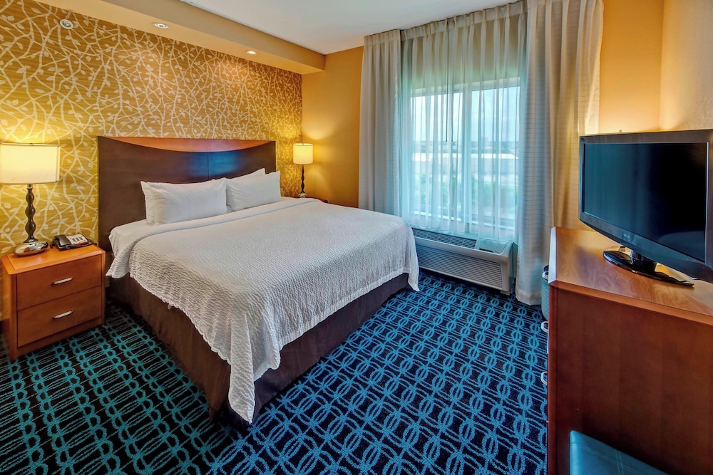 Suite, 1 King Bed - Photo 2