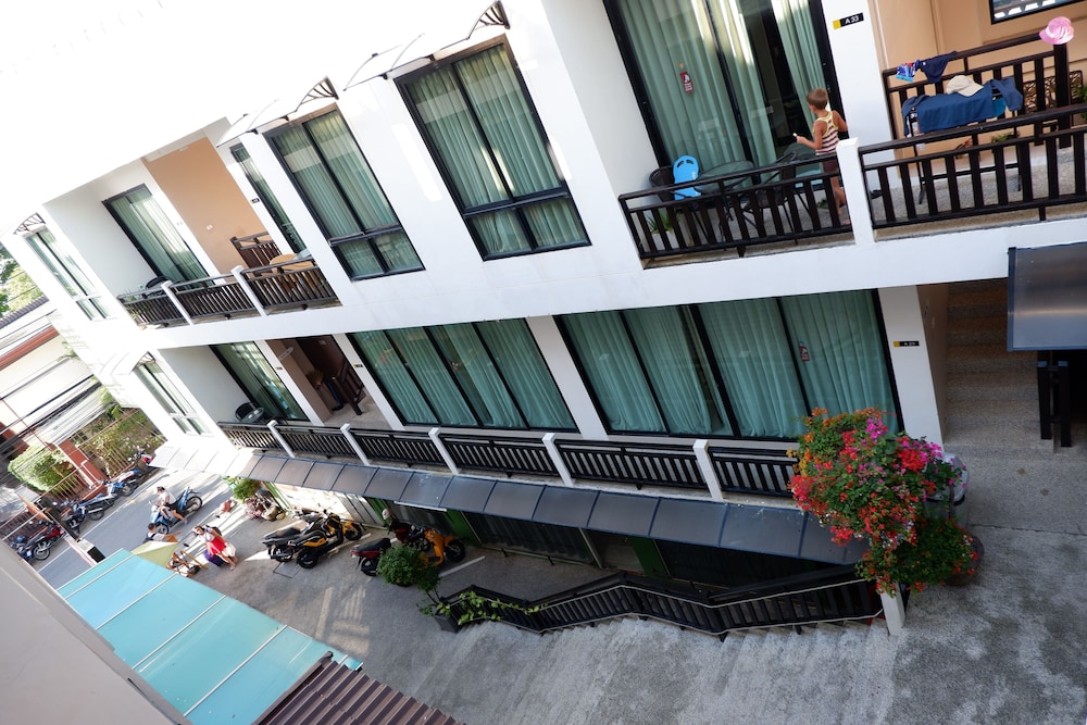 Deluxe Double room, No Balcony photo 2