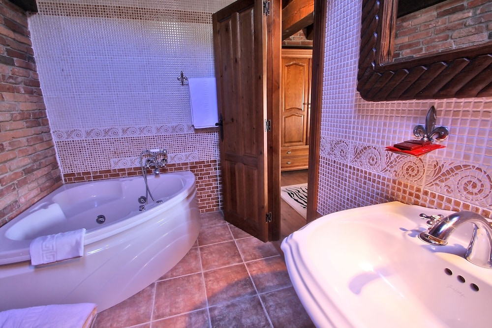Double or Twin Room, 1 Double or 2 Twin Beds photo 3