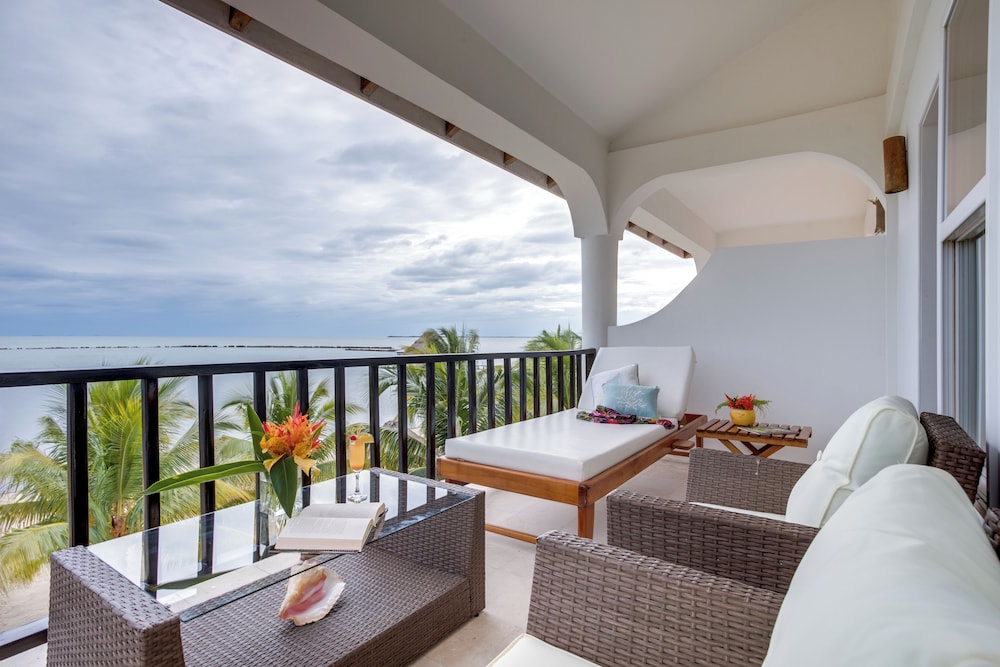 Suite, 3 Bedrooms, Ocean View (with 1 Queen&2 King Beds High Floor)