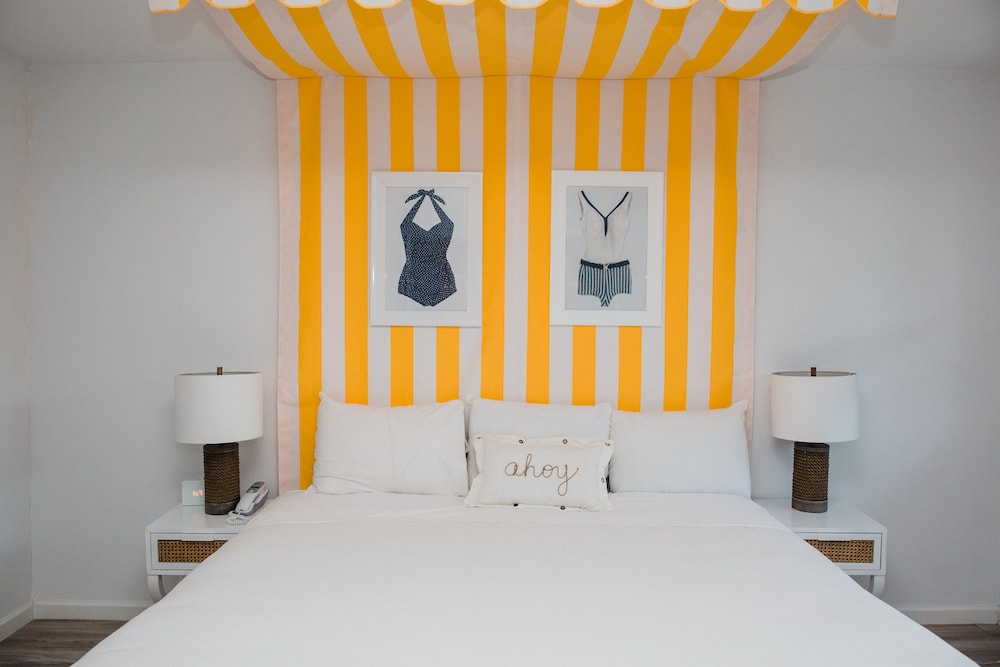 Club King Bed photo 1