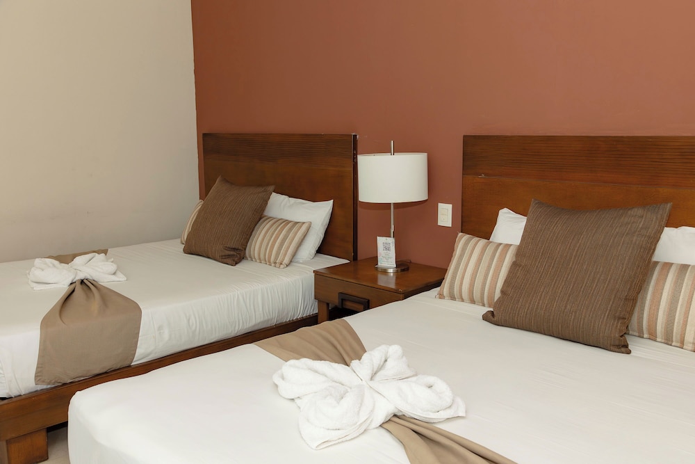 Master Superior, 2 Queen Beds - Photo 4