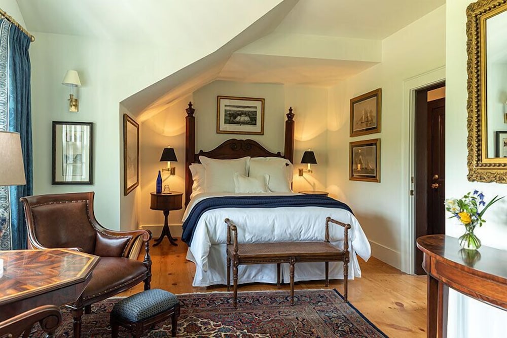 Room 4, Not Pet-friendly
