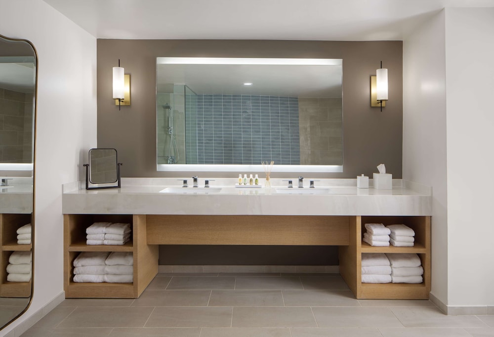 King Oceanfront Lanais Suite