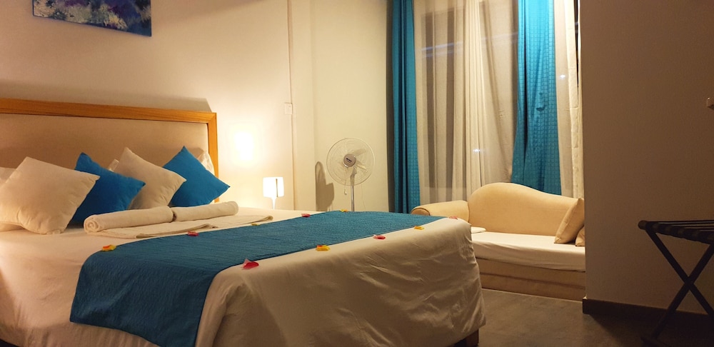 Standard Triple Room, City View