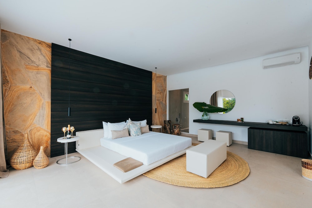 Ycona Signature Beach Front Villa photo 2